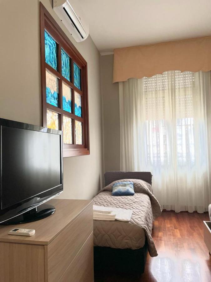 La Ferrovia Holiday Home เนเปิลส์ ภายนอก รูปภาพ